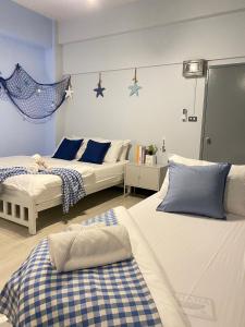 a room with two beds and stars on the wall at Triple J hotel Trang in Trang