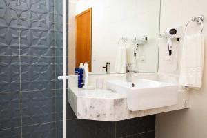 Leblon Design Hotel的一间浴室