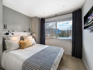 A bed or beds in a room at Appartement Courchevel 1850, 3 pièces, 4 personnes - FR-1-564-51