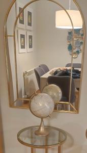 a mirror and a table with a chair in a room at AVA-1 in Arévalo
