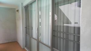 バンコクにあるPanoramic City View Room at Silomのギャラリーの写真 +21枚の写真