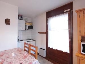 Zdjęcie z galerii obiektu Studio cosy 5 pers avec balcon, au centre, proche remontées mécaniques et commerces - FR-1-572-202 w mieście Arâches-la-Frasse