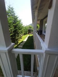 Balkón nebo terasa v ubytování Grandvadi Villa kapalı ısıtmalı havuz