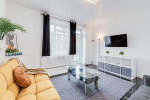 a living room with a couch and a coffee table at Deluxe 1 Bed Apartment - Battersea, Nine Elms & Vauxhall in London