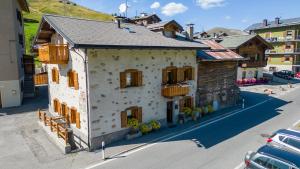 an overhead view of a building in a city at Bait Di Farina - Trepalle in Livigno