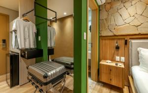 a room with a bed and a dressing room with at Pousada Bahia Tambor in Morro de São Paulo