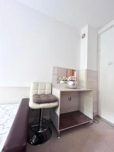 Posezení v ubytování Apartment Sweet Dreams-close to ZOO,Dinamo stadium and the city center