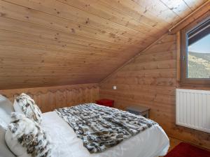 Łóżko lub łóżka w pokoju w obiekcie Duplex Moderne à Méribel : Ski aux Pieds, Piscine et Spa Inclus - FR-1-566-55