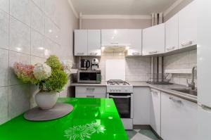 Kuchyň nebo kuchyňský kout v ubytování Two Bedrooms Apartment FAKTURA FAST CHECK-IN 24H