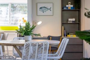 Noosa gem! Walking distance to cafes - shops - Sunshine Beach and dog Beach的休息区