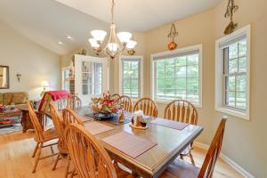 Φωτογραφία από το άλμπουμ του Peaceful Franklin Mountain Retreat with Deck σε Sky Valley