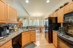 Φωτογραφία από το άλμπουμ του Peaceful Franklin Mountain Retreat with Deck σε Sky Valley +27 φωτογραφίες