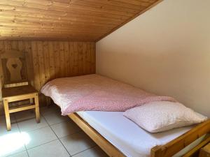 Posteľ alebo postele v izbe v ubytovaní Appartement spacieux à Châtel proche centre, 7 couchages, balcon sud, parking, Multi Pass inclus! - FR-1-693-58
