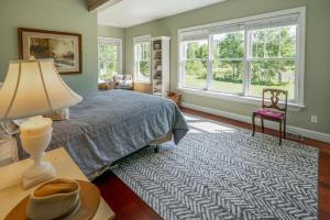 Postel nebo postele na pokoji v ubytování Tranquil Wyoming Cabin Near Uintas - 105 Acres!