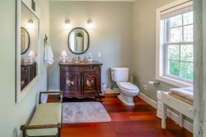 Koupelna v ubytování Tranquil Wyoming Cabin Near Uintas - 105 Acres! + 20 fotografií