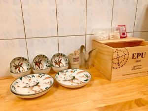a group of bowls on a counter next to a box at Liuqiu Cozy Room in Xiaoliuqiu