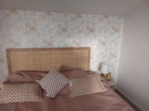 a bed with two pillows on it in a bedroom at Casa Tropicana in Paul do Mar