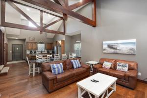 a living room with a couch and a table at RECONNECT the LINE with Friends & Family - 7 King Bed in Hollister