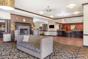 Η κουζίνα ή μικρή κουζίνα στο Best Western Plus Classic Inn and Suites