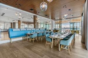 Un restaurante o sitio para comer en Hilton Auckland