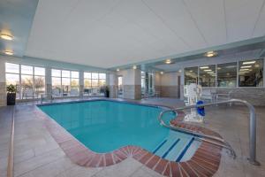 a large swimming pool in a hotel lobby at Hilton Garden Inn Albuquerque/Journal Center in Albuquerque