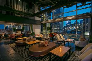 Istumisnurk majutusasutuses theWit Chicago, a Hilton Hotel