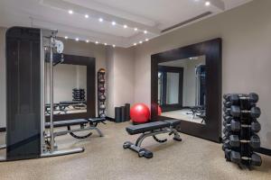 Spordikeskus ja/või sportimisvõimalused majutusasutuses theWit Chicago, a Hilton Hotel