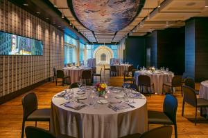 Restoran või mõni muu söögikoht majutusasutuses theWit Chicago, a Hilton Hotel