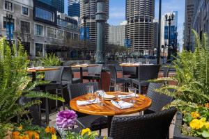 Restoran või mõni muu söögikoht majutusasutuses theWit Chicago, a Hilton Hotel