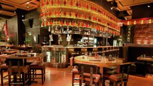 Restoran või mõni muu söögikoht majutusasutuses theWit Chicago, a Hilton Hotel