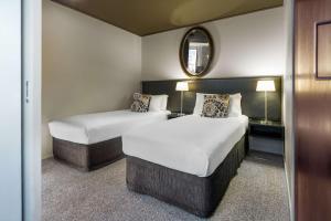 Postel nebo postele na pokoji v ubytování DoubleTree by Hilton Queenstown + 36 fotografií