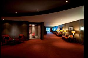 Uma área de estar em DoubleTree by Hilton Queenstown