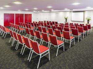 A área empresarial e/ ou a sala de conferências de DoubleTree by Hilton Queenstown