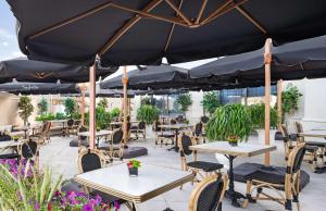 Ресторан / где поесть в The Plaza Doha, LXR Hotels & Resorts