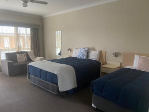 Ένα ή περισσότερα κρεβάτια σε δωμάτιο στο Tumbarumba Motel & Elms Restaurant