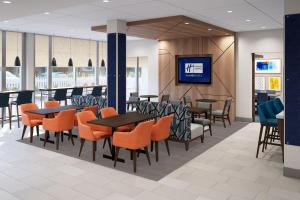 Posezení v ubytování Holiday Inn Express & Suites Lima by IHG