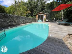 Bazén v ubytování Maison rénovée avec jardin, piscine chauffée et wifi à Mareuil-sur-Lay - FR-1-426-537 nebo v jeho okolí