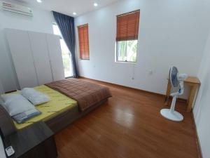 Katil atau katil-katil dalam bilik di Villas 5PN rộng rãi Đảo Swanbay