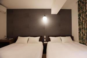 Postel nebo postele na pokoji v ubytování MARUKOU HOTEL