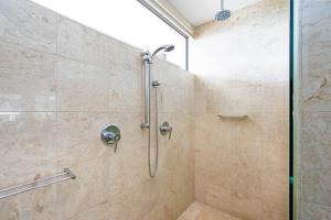 Bagno di Luxury Resort Studio with Pool - Footsteps to Beach