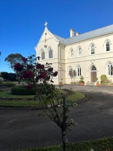 Convent at Koroit外面的花园