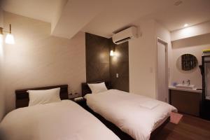 Postel nebo postele na pokoji v ubytování MARUKOU HOTEL