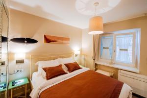 Posteľ alebo postele v izbe v ubytovaní Suites One
