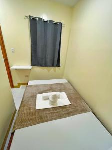Postel nebo postele na pokoji v ubytování Cozy Coron Inn