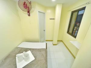 Postel nebo postele na pokoji v ubytování Cozy Coron Inn