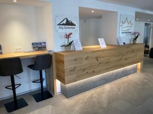 a salon with a counter and two stools in a room at Aparthotel Krone - Self Check-In in Interlaken