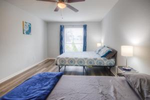 a bedroom with a bed and a window at Spacious 3BR, 2BA Condo near Medcenter & NRG in Houston