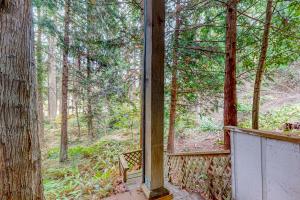 Um jardim no exterior de Sound Views in Port Townsend