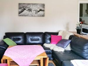Posezení v ubytování Two-Bedroom Holiday home in Digermulen