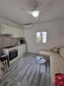 Kuchyň nebo kuchyňský kout v ubytování Apartamentos daurada calafell + 2 fotografie